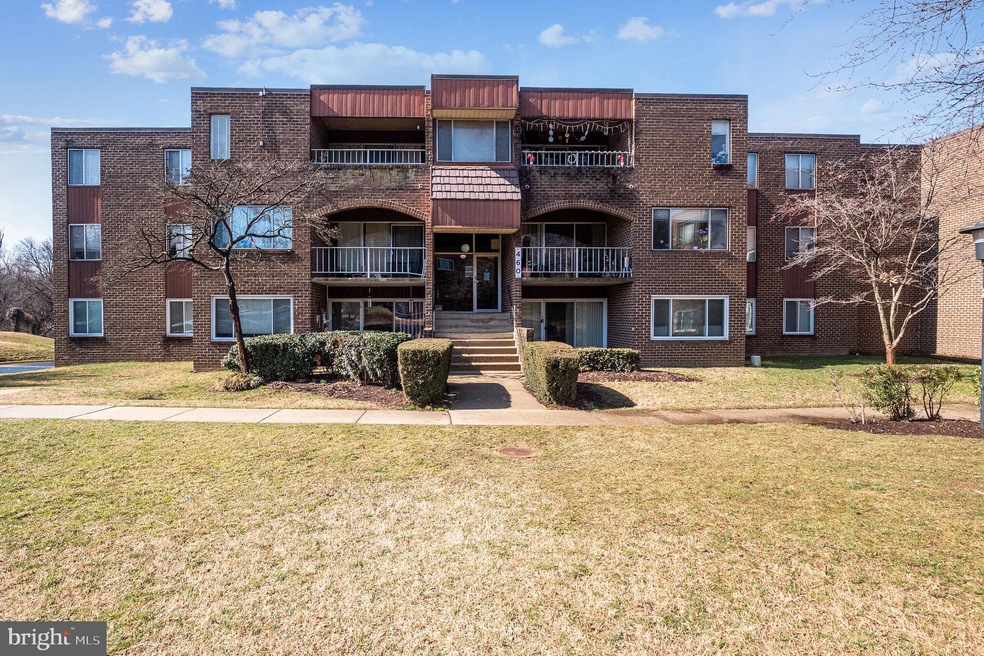 460 Girard St unit 407, Gaithersburg, MD 20877 - photo 1