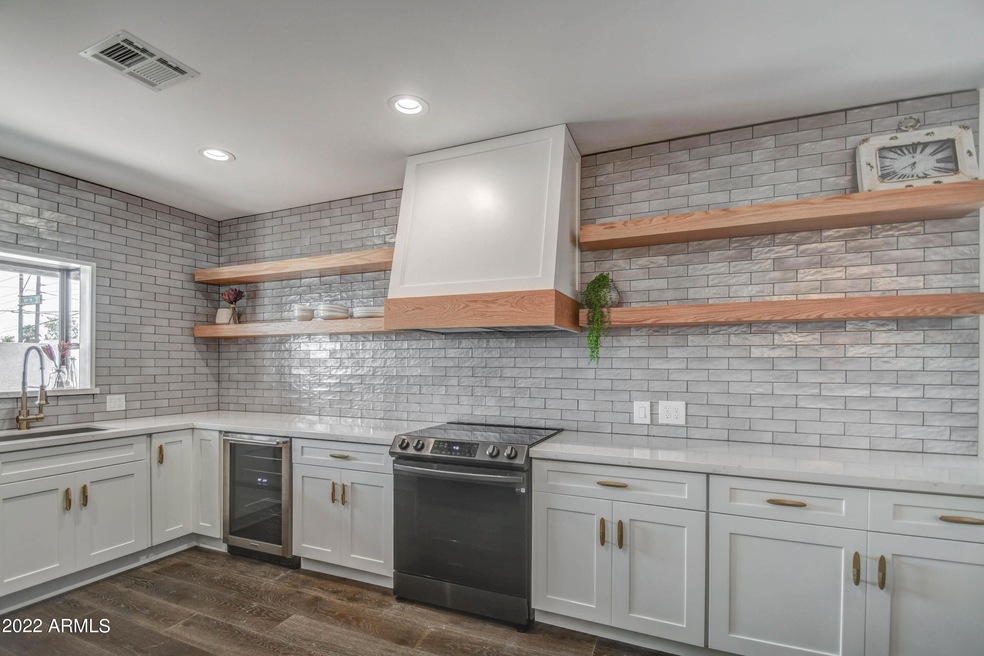 KITCHEN 8