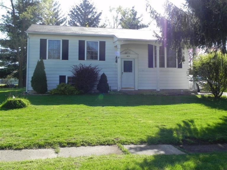 504 E Ohio Ct, Sturgis, MI 49091 - photo 1