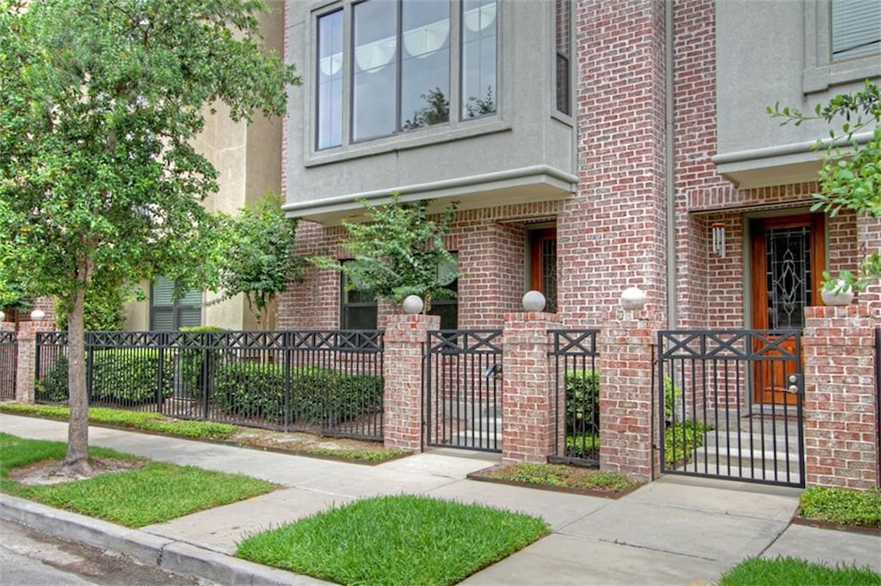 622 Bomar St, Houston, TX 77006 - photo 1