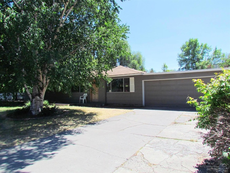 1633 NE Watson Dr, Bend, OR 97701 - photo 1