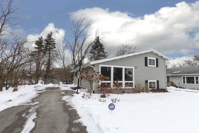 1212 Sacramento Dr, Carpentersville, IL 60110 - photo 1