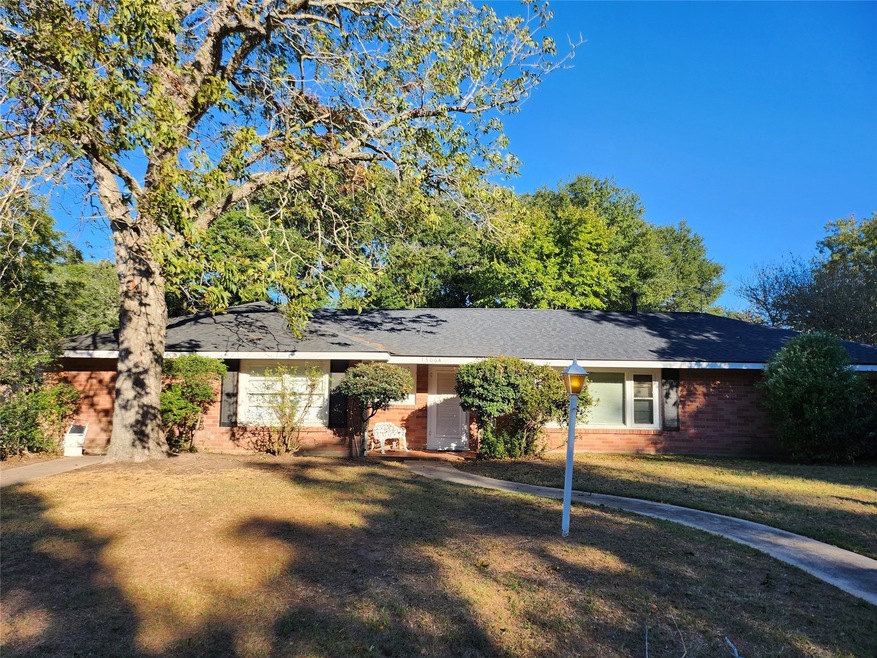 1506 Smith St unit A, Waller, TX 77484 - photo 1