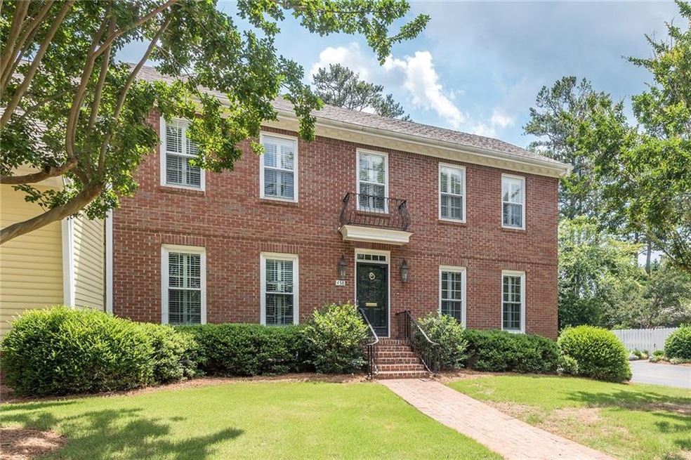 Beautiful townhome, situated in a cul-de-sac, acro