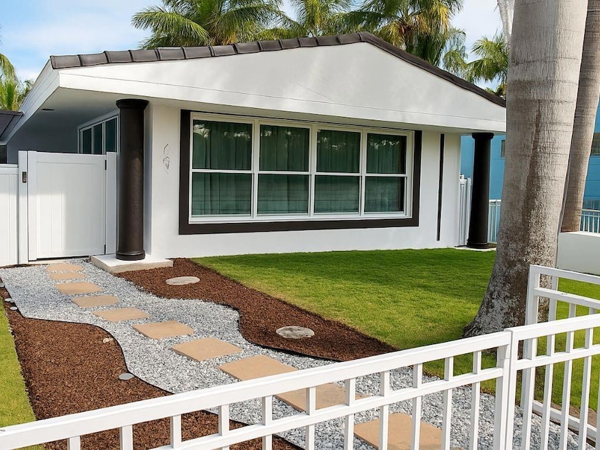 751 Hollywood Blvd, Hollywood, FL 33019 - photo 1