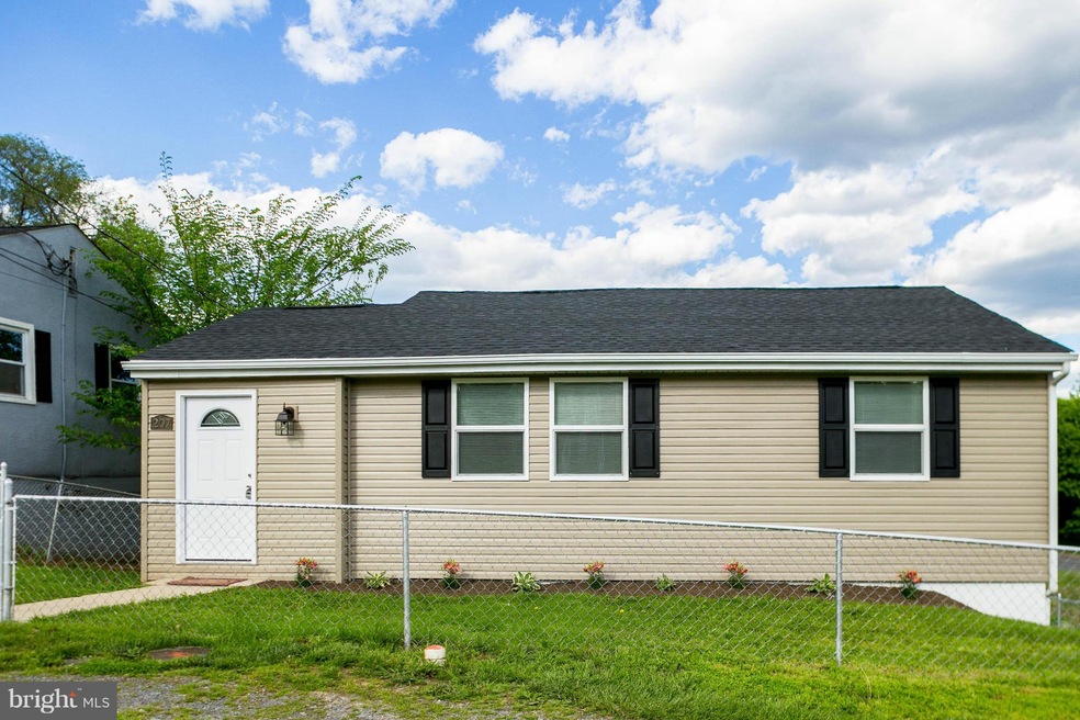 207 S Reymann St, Ranson, WV 25438 - photo 1