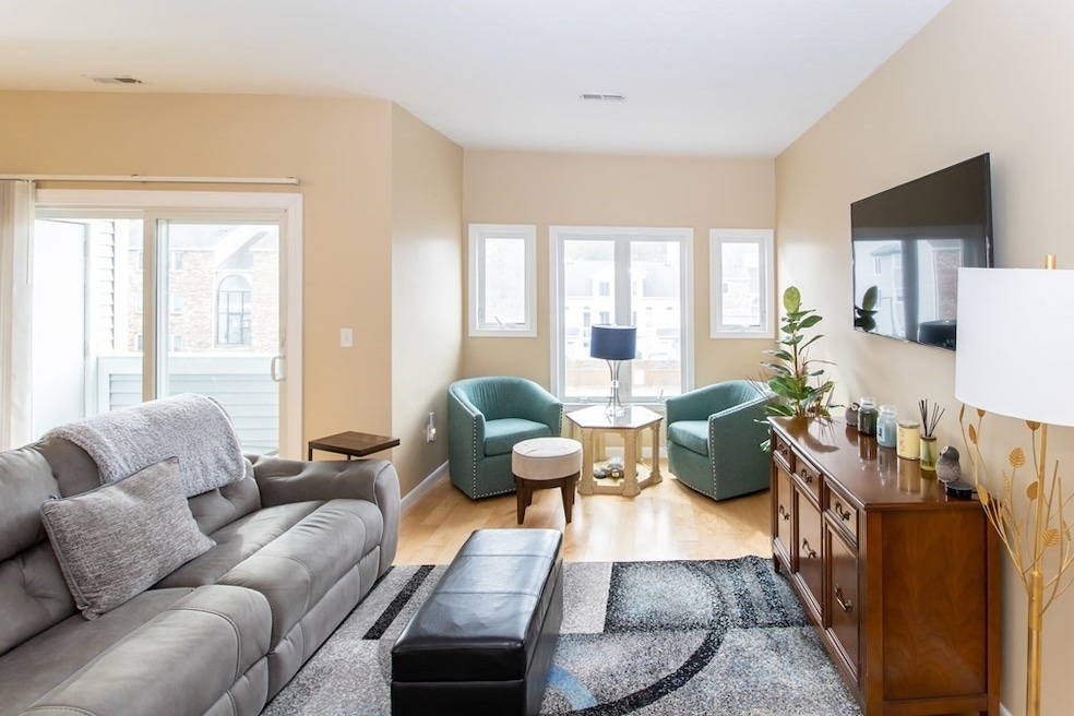 116 Burkhall St unit B, South Weymouth, MA 02190 - photo 1