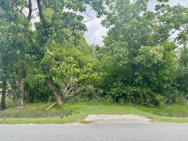 Direct frontage on Sandydale.  Original driveway.
