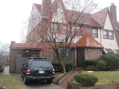 18950 46th Ave, Flushing, NY 11358 - photo 1