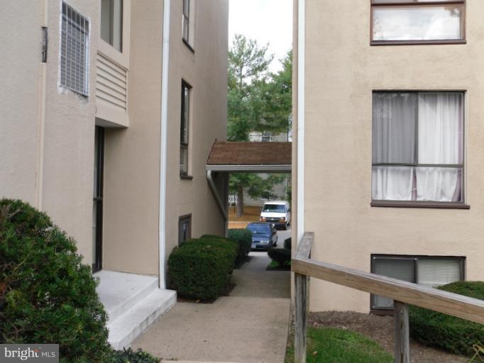 8714 Village Square Dr unit 11/871, Alexandria, VA 22309 - photo 1