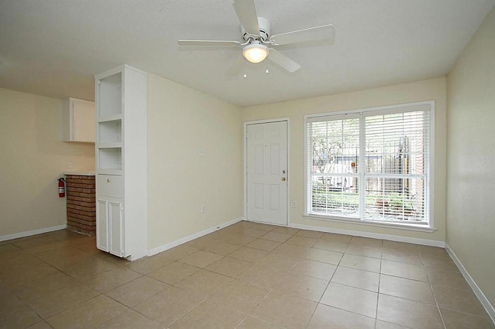 3702 Flora St unit 10, Houston, TX 77006 - photo 1