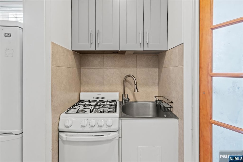 456 Broad St unit 2F, Carlstadt, NJ 07072 - photo 1