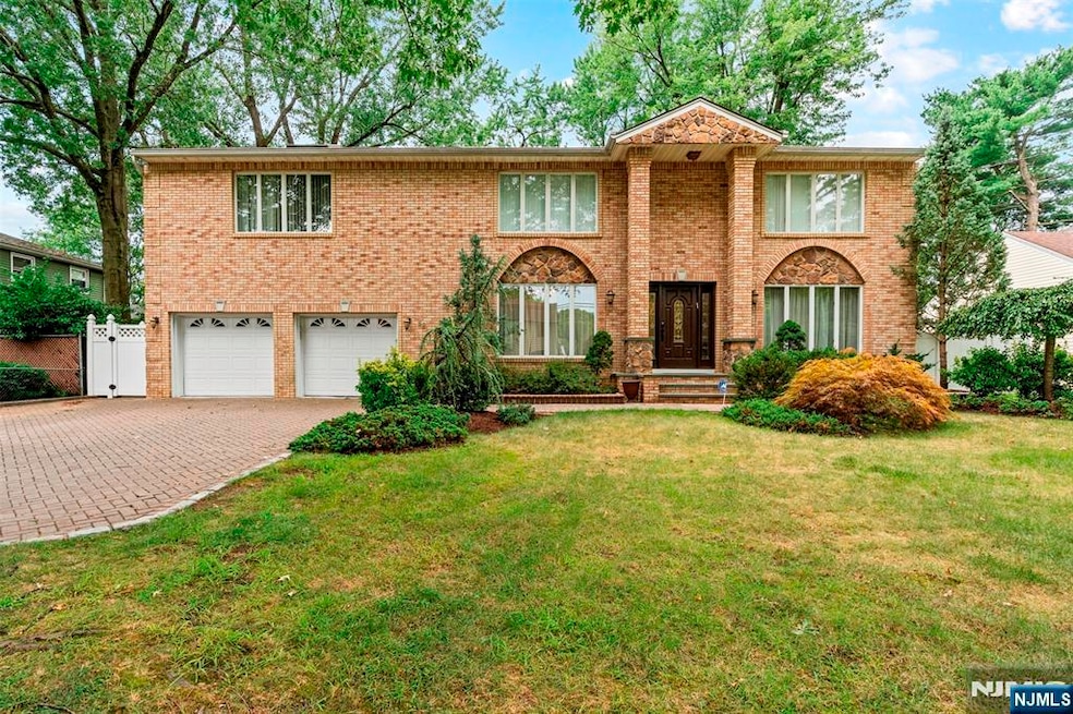 68 Alden Rd, Paramus, NJ 07652 - photo 1