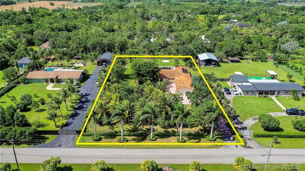 5BD/4BD, 3-Car Garage, & Pool on over an Acre!