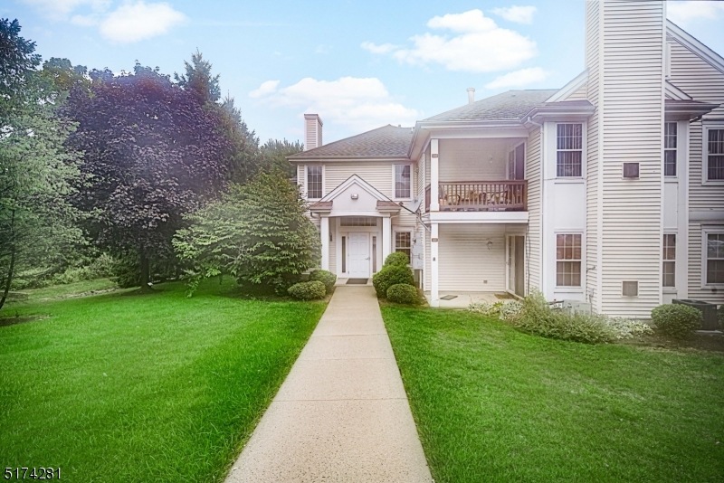 670 Honeybrook Cir unit C670, Stewartsville, NJ 08886 - photo 1