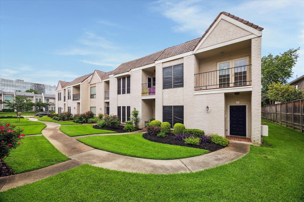 Aida Younis Team presents 1330 Augusta Dr #6