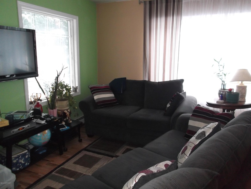 Living Room pic 2