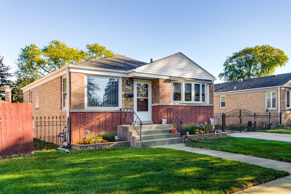 9828 Montrose Ave, Schiller Park, IL 60176 - photo 1