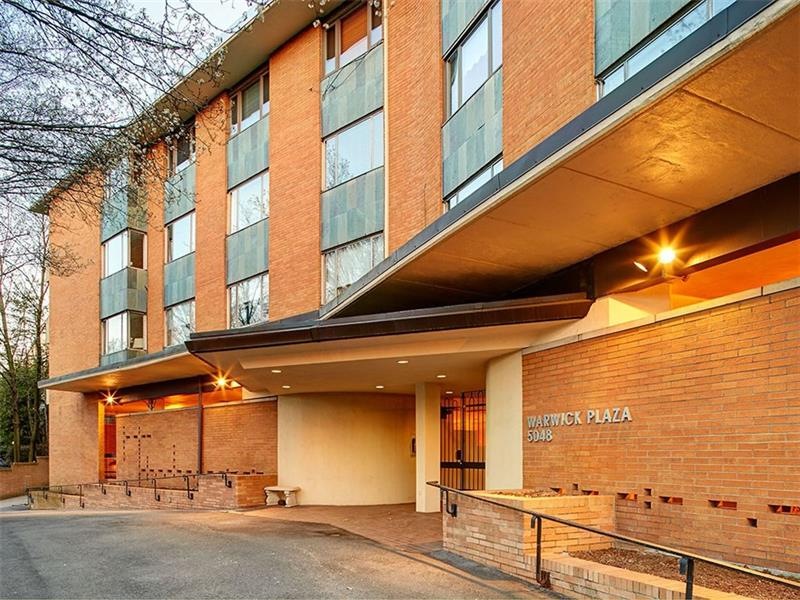 Front Exterior of Warwick Plaza.