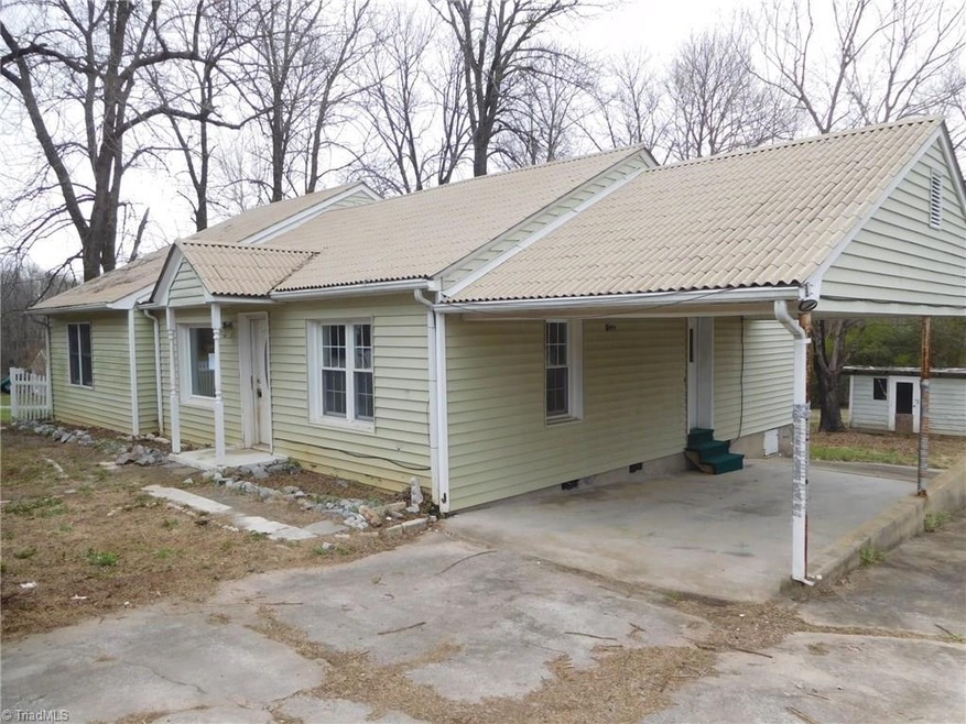 304 Cresent Dr, Asheboro, NC 27203 - photo 1