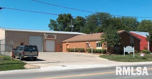 3804 N Fairmount St, Davenport, IA 52806 - photo 1