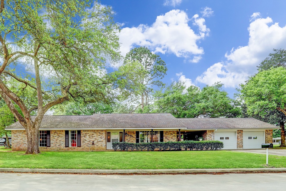 603 Inwood St, Tomball, TX 77375 - photo 1