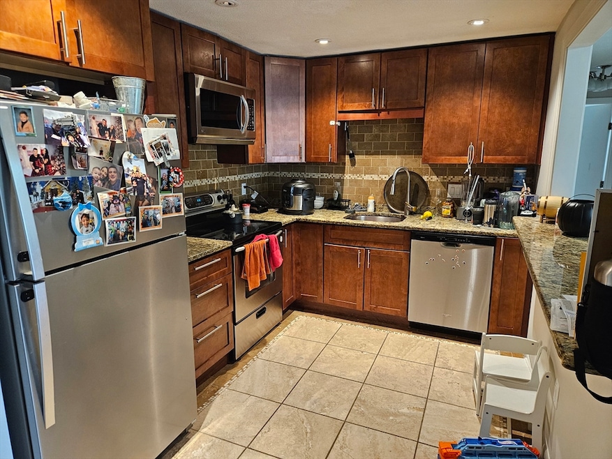 16 Williamsburg Ct unit 23, Shrewsbury, MA 01545 - photo 1