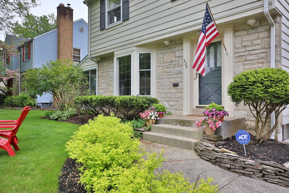 Welcome to 229 West Schreyer Place!