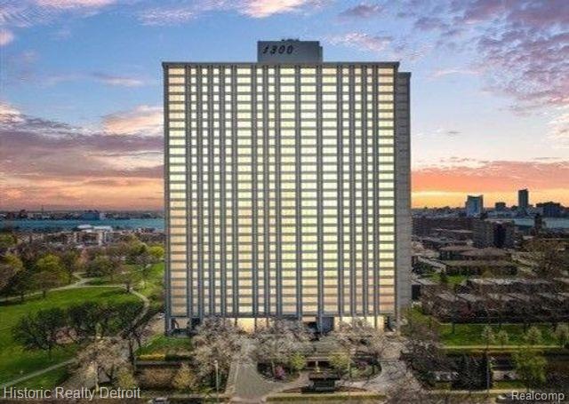 1300 - a Luxury Gated Community in Lafayette Park