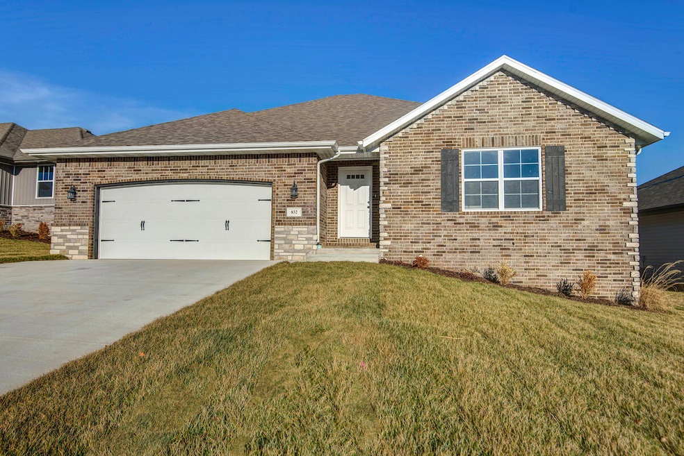 100% complete - 832 E Acacia