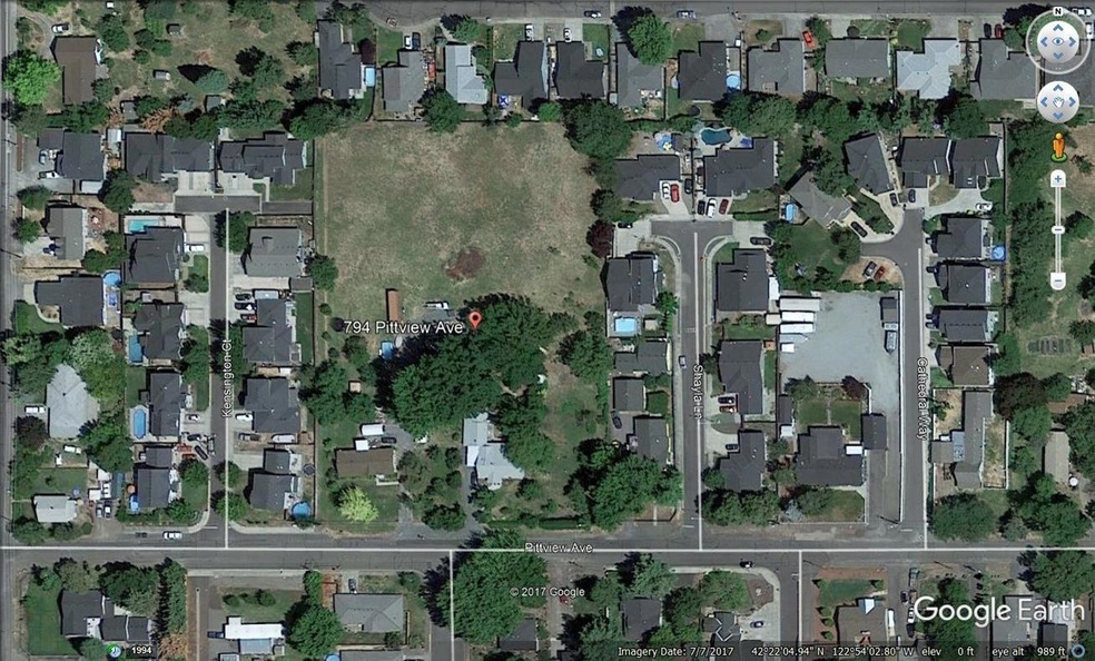 794 Pittview Ave, Central Point, OR 97502 - photo 1