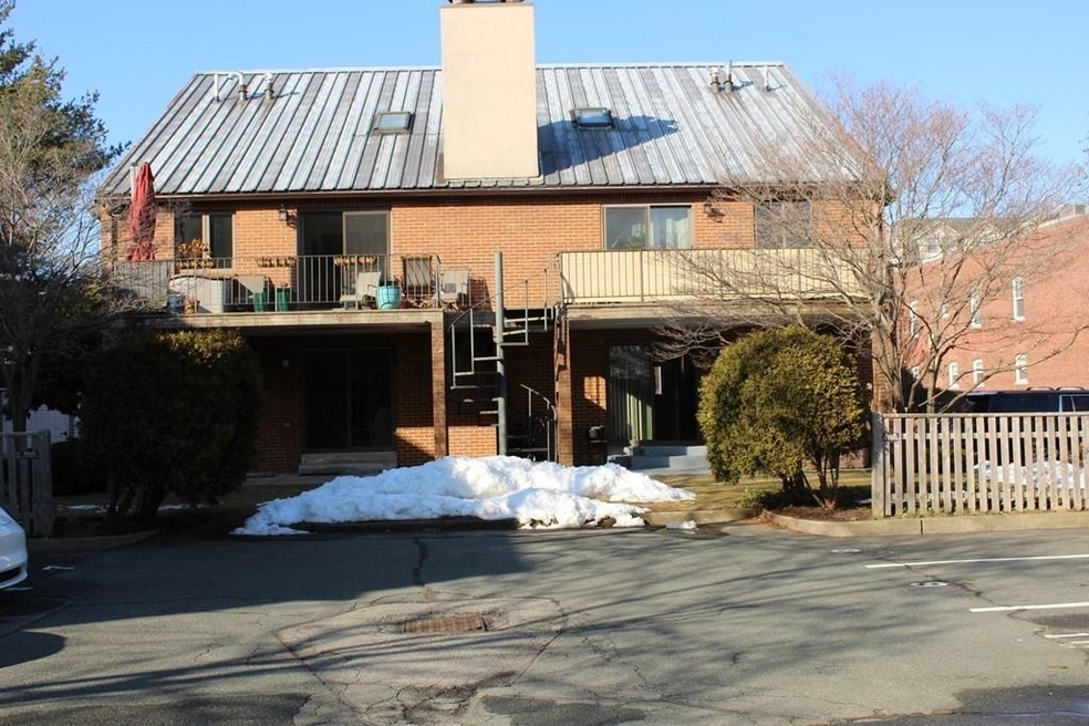 9 Barton Square unit 101, Salem, MA 01970 - photo 1