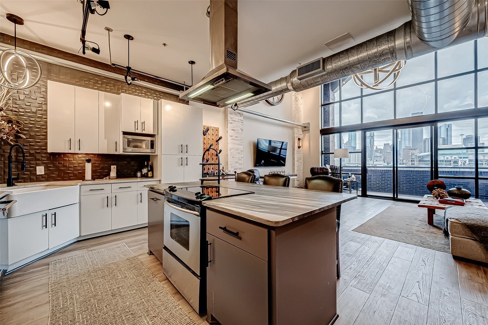 Presenting premier penthouse with stunning Downtow