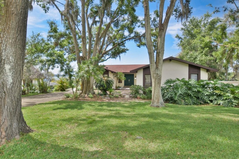Florida Living At It's Best! Lake View And Access,