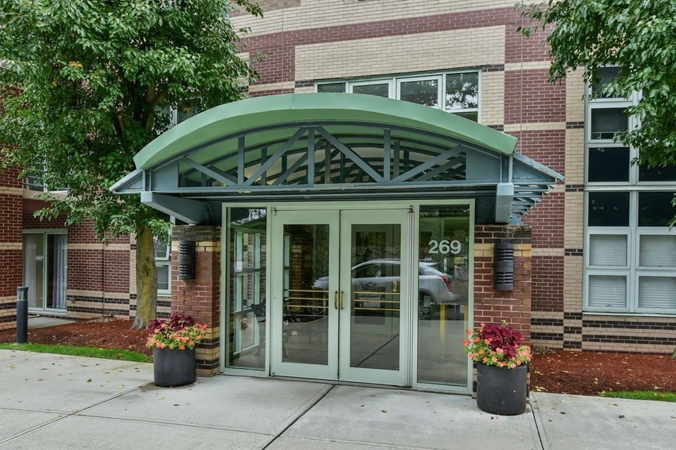 Crescent Park Condominiums unit 206, Woburn, MA 01801 - photo 1