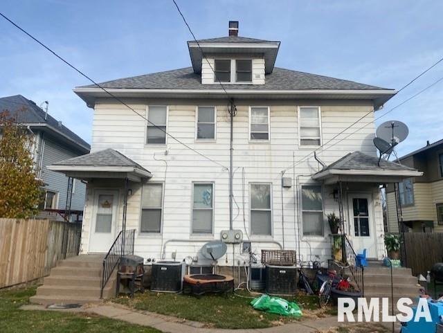 1025 W Locust St, Davenport, IA 52804 - photo 1