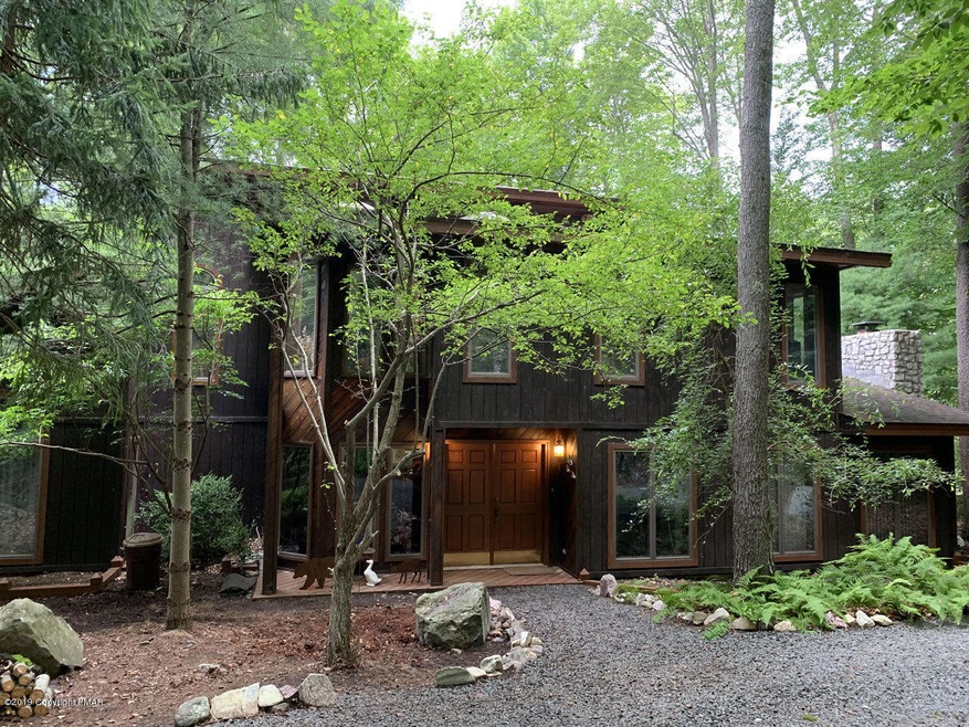 2424 Overlook Ln, Pocono Pines, PA 18350 - photo 1