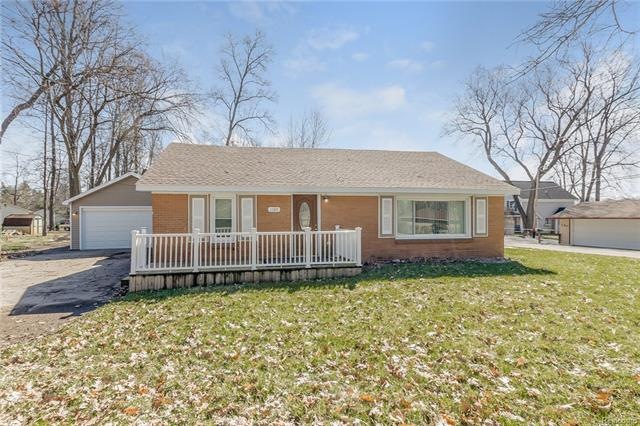 002-Front_View-5609368-medium[1].jpg