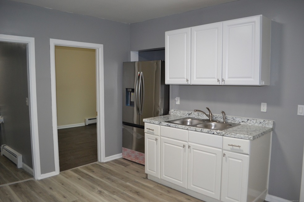 255 Walnut St unit 1, Waterbury, CT 06704 - photo 1