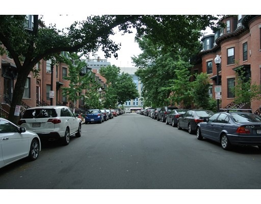 83 E Brookline St unit 2, Boston, MA 02118 - photo 1