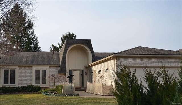 5118 Woodlands Trail