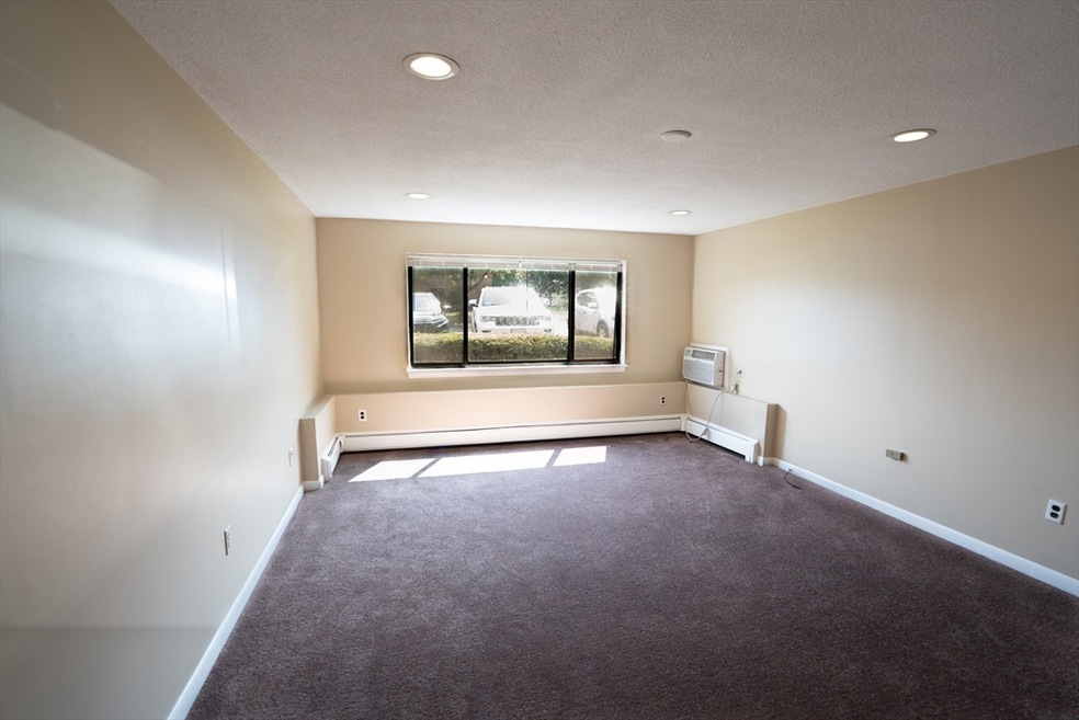 6 Hallmark Gardens unit 4, Burlington, MA 01803 - photo 1