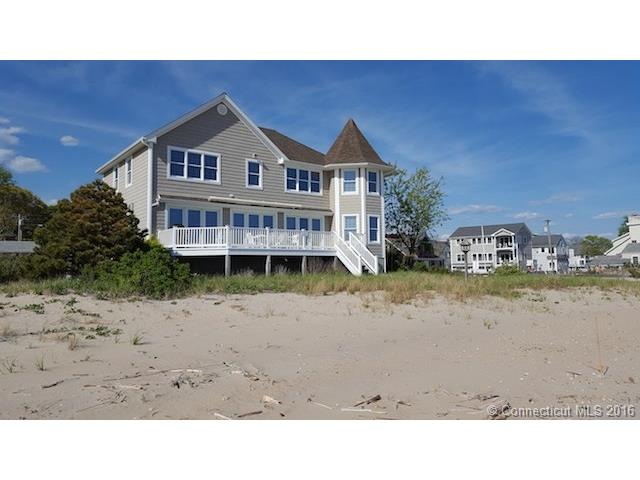 Exterior back direct waterfront