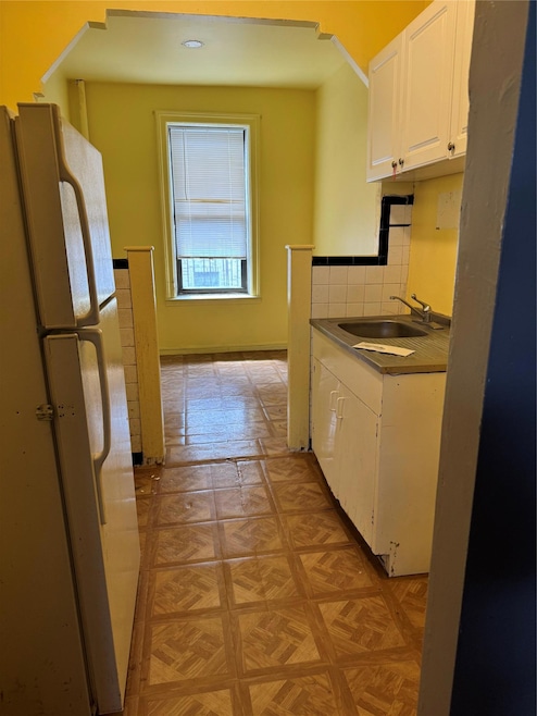 2922 Barnes Ave unit 3A, Bronx, NY 10467 - photo 1