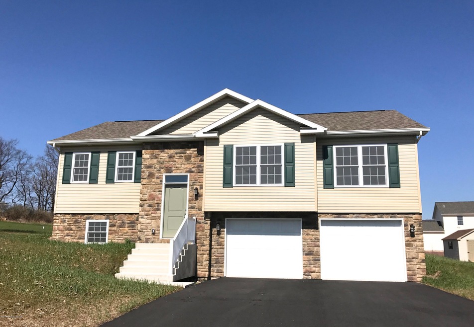 52 Lions Dr, Drums, PA 18222 - photo 1