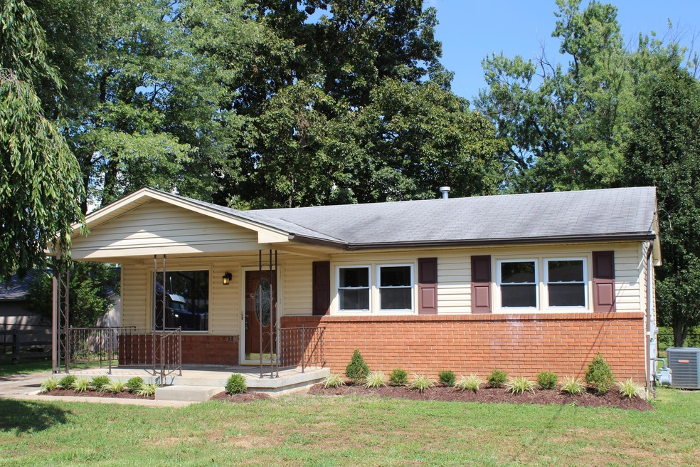 6104 Herron Ct, Louisville, KY 40229 - photo 1