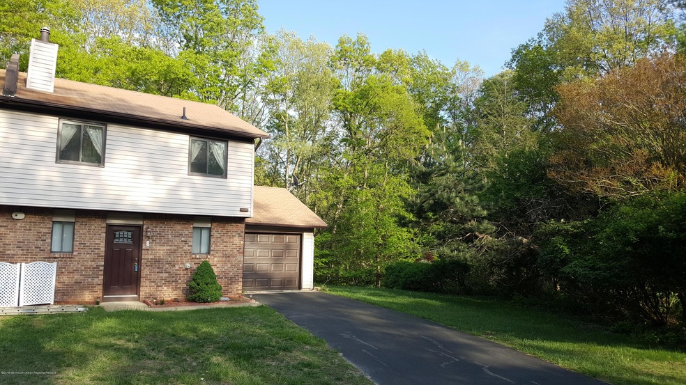 8 Robin Rd