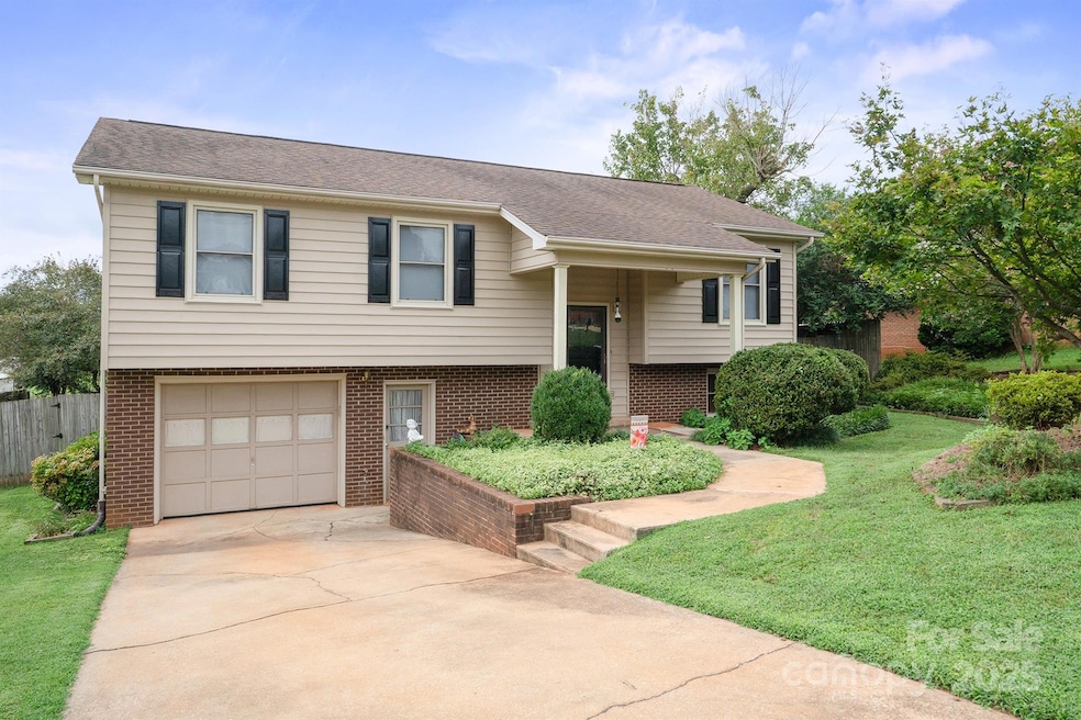 409 Cardinal Dr, Newton, NC 28658 - photo 1