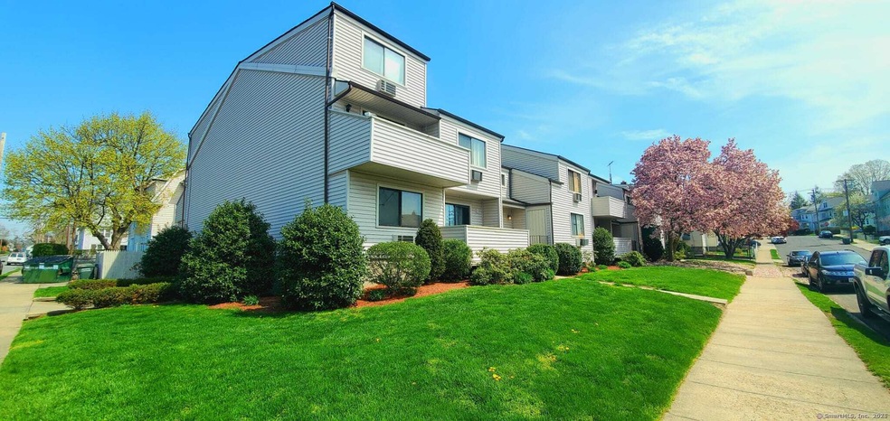 252 Harlem Ave unit B6, Bridgeport, CT 06606 - photo 1