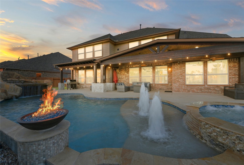 Welcome to 2808 Afton Drive, located in the heart of Pearland in the exclusive gated community of Afton Lake! Let's take a tour together!